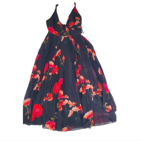 Wilfred Dresses & Skirts - Aritzia Wilfred Beaune Floral Dress Size: Medium